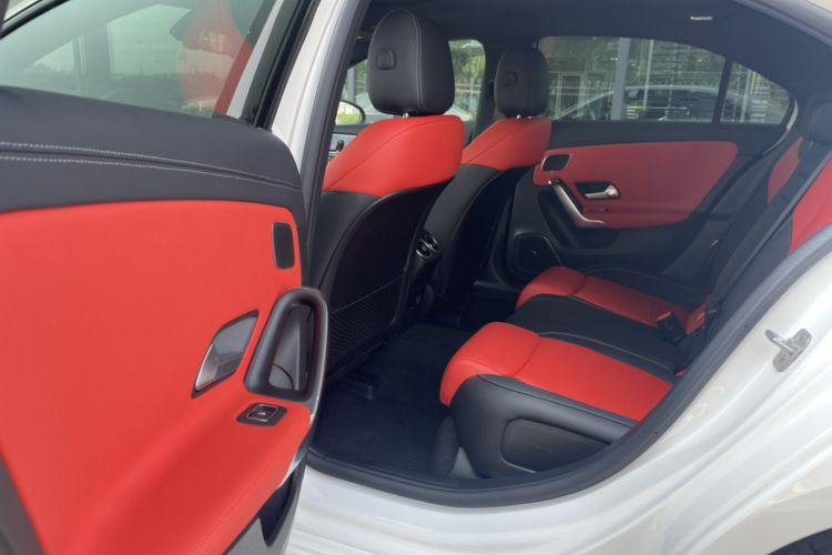 奔驰A级AMG 2025款 AMG A 35 L 4MATIC中控内饰7005