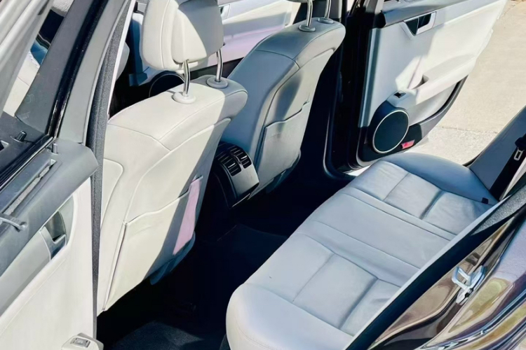 奔驰C级(进口) 2011款 C 200 时尚旅行版中控内饰7002