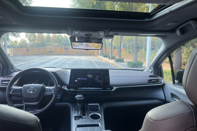 丰田 赛那SIENNA 2021款 2.5L混动 铂金版中控内饰7012