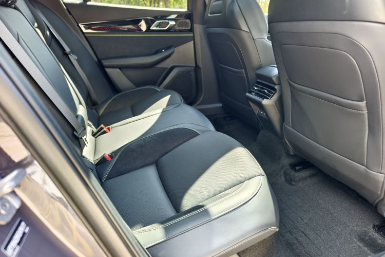 领克03 2025款 2.0TD DCT冠军版Pro中控内饰7005