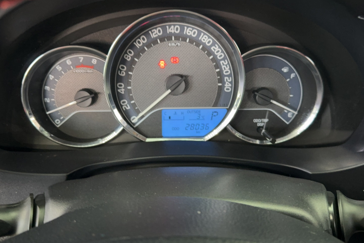 丰田 雷凌 2016款 1.6G CVT精英版中控内饰15