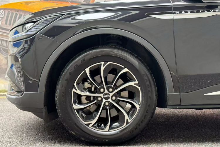 林肯 航海家 2023款 2.0T 四驱尊享版车身外观6003