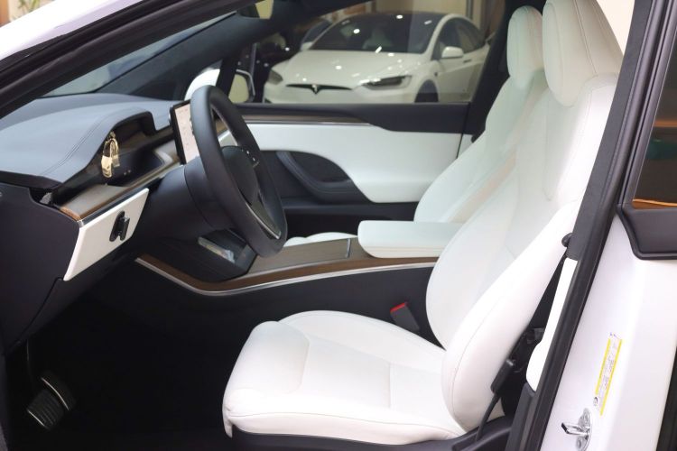 特斯拉 Model X 2023款 双电机全轮驱动版中控内饰7001