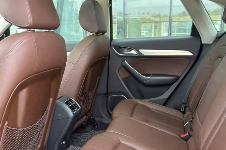 奥迪Q3 2013款 35 TFSI 舒适型中控内饰7003