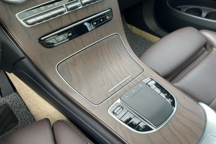 奔驰GLC 2020款 改款 GLC 300 L 4MATIC 动感型中控内饰7001