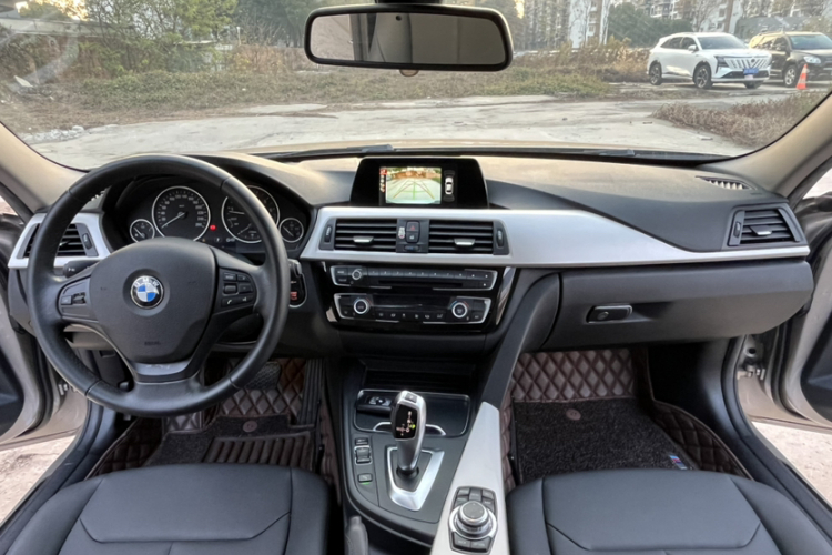 宝马3系 2016款 320Li 时尚型中控内饰7004