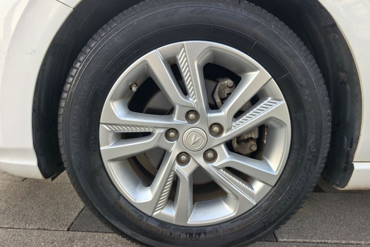 长安 逸动 2019款 高能版 1.6L GDI 自动先锋型 国VI车身外观6006