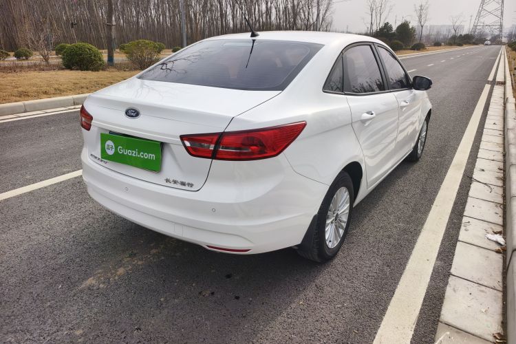 福特 福睿斯 2015款 1.5L 手动舒适型车身外观6008