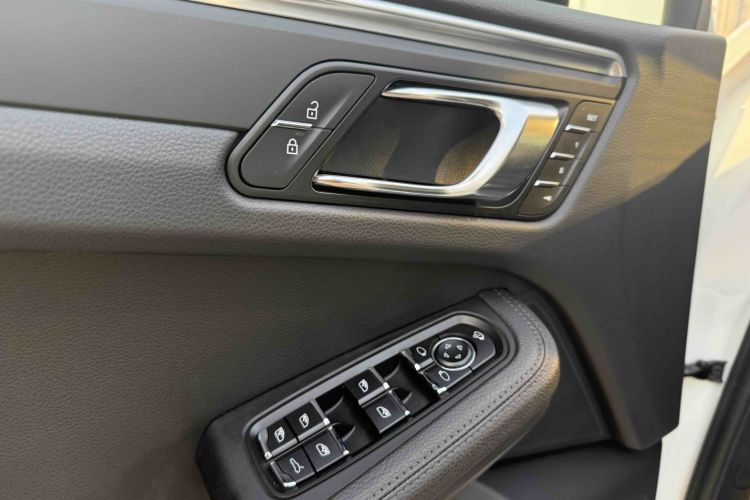 保时捷 2021款 Macan 2.0T中控内饰7003