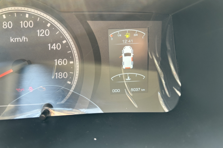 金龙 凯锐浩克 2022款 2.0L途悦舒适9座高顶1TZS中控内饰15