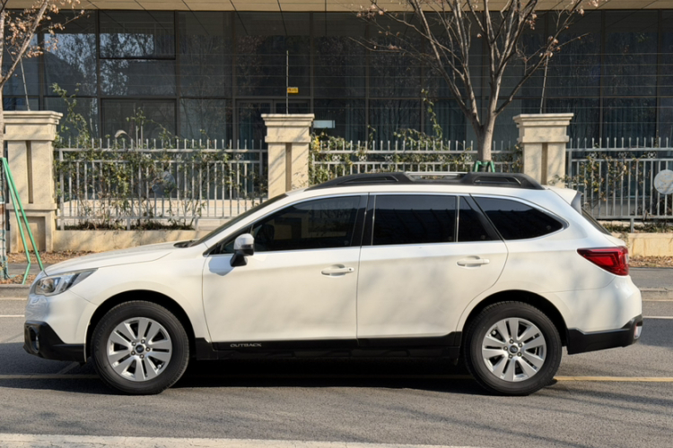 斯巴鲁 傲虎 2016款 2.5i 豪华导航版车身外观6005