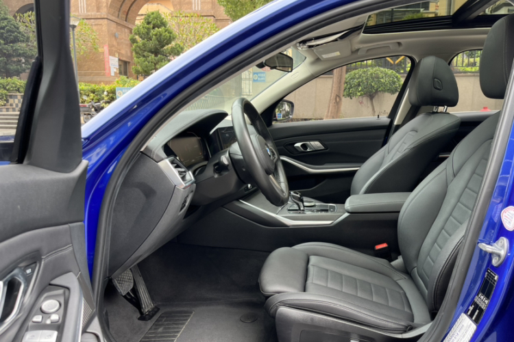 宝马3系 2020款 325Li M运动套装中控内饰7008