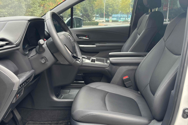 丰田 格瑞维亚 2023款 2.5L混动 旗舰VIP版中控内饰7007