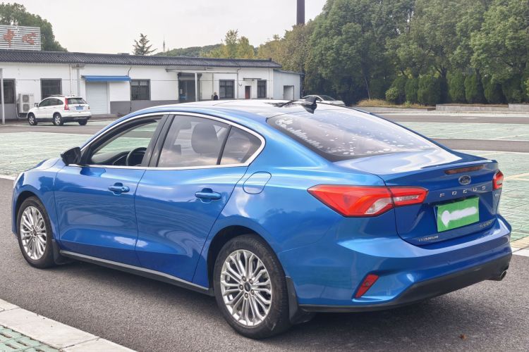 福特 福克斯 2020款 三厢 EcoBoost 180 自动锋耀型车身外观6005