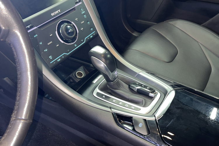 福特 蒙迪欧 2013款 2.0L GTDi240豪华运动型局部细节18