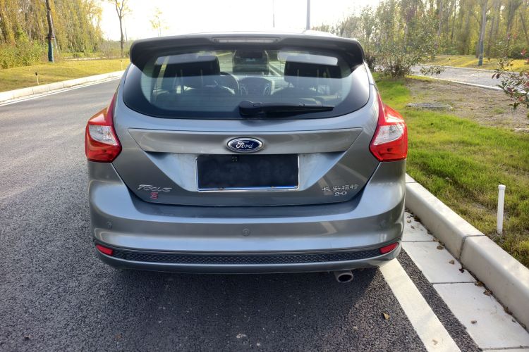 福特 福克斯 2012款 两厢 2.0L 手动豪华运动型车身外观6014