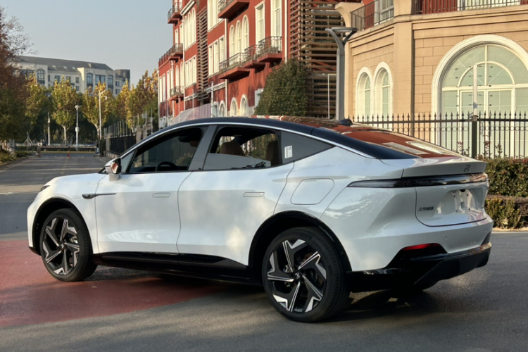 飞凡汽车 飞凡R7 2025款 长续版车身外观6005