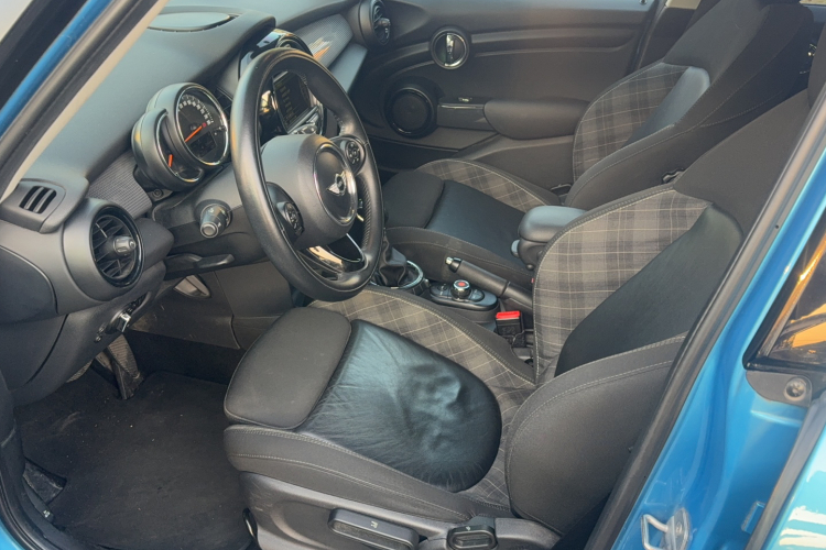 MINI 2015款 1.5T COOPER Fun 五门版中控内饰7002