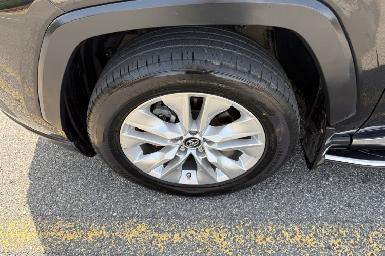 丰田 威兰达 2022款 2.0L CVT两驱领先版车身外观6010