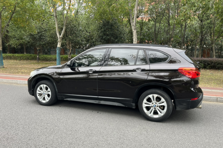 宝马X1 2016款 sDrive18Li 尊享型车身外观6005