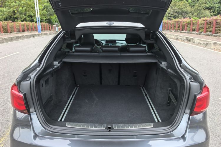 宝马3系GT 2019款 320i M运动套装中控内饰7011