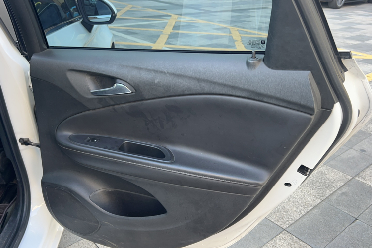 别克 威朗 2019款 三厢 20T 双离合领先型中控内饰7013