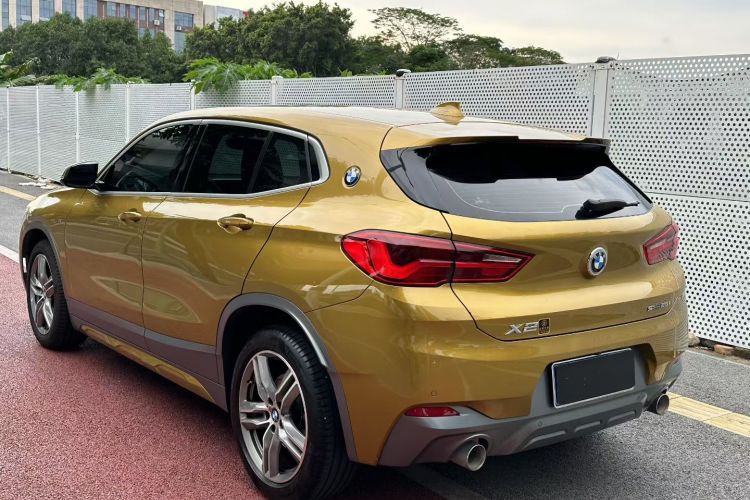 宝马X2 2020款 sDrive25i 领先型M越野套装车身外观6011