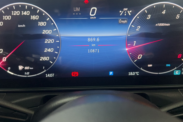 奔驰C级 2023款 C 200 L 运动版中控内饰15