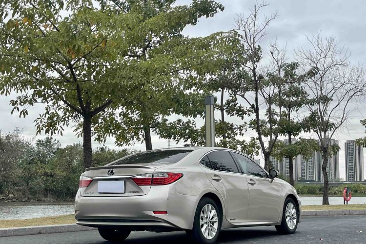 雷克萨斯ES 2013款 300h 精英版车身外观6004