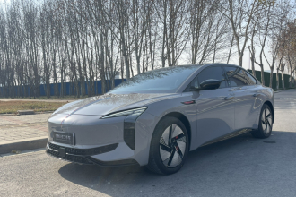 红旗EH7 2025款 640 四驱 智选版