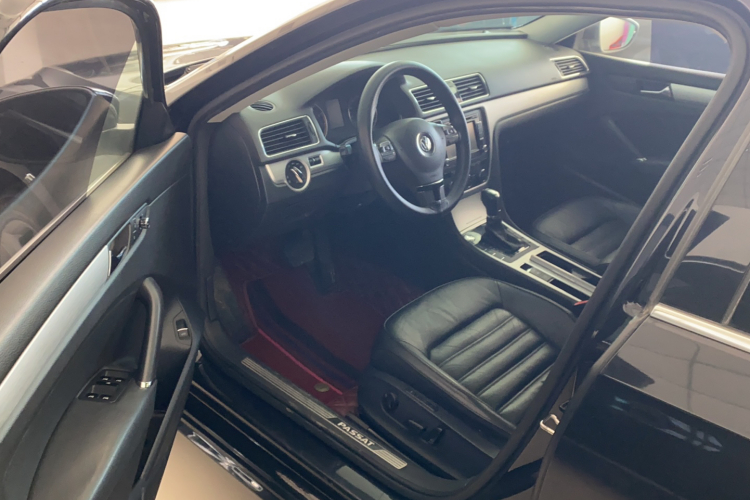 大众 帕萨特 2015款 1.8TSI DSG御尊版中控内饰7002