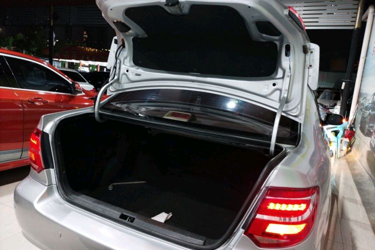 丰田 花冠 2013款 1.6L 手动豪华版中控内饰7008