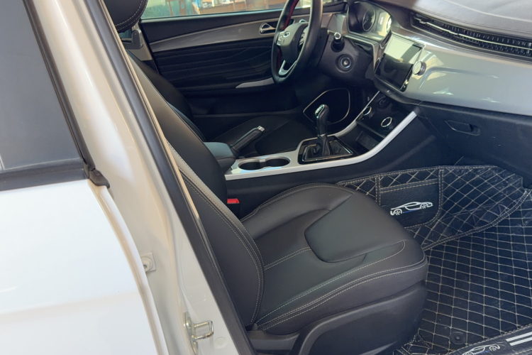 奇瑞 艾瑞泽5 2019款 改款PRO 1.5L 手动青春版 国VI局部细节41