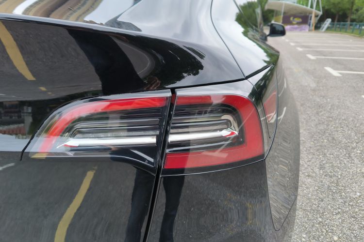 特斯拉 Model Y 2022款 改款 后轮驱动版车身外观6009