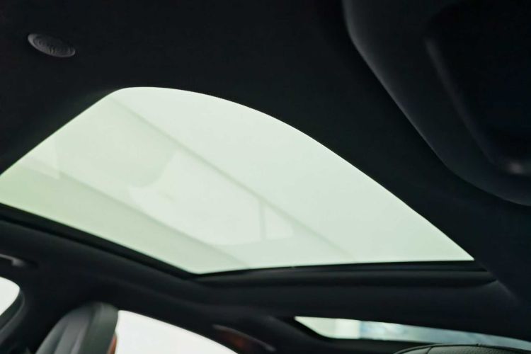 奔驰C级 2022款 改款 C 260 L 运动版中控内饰7004