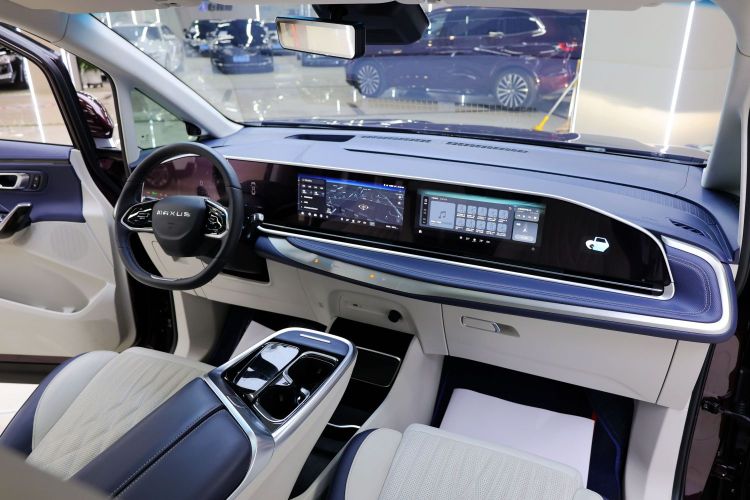 上汽大通MAXUS 大通G90 2022款 2.0T 星际七座版中控内饰7004