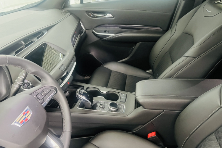 凯迪拉克XT4 2021款 28T 两驱技术型中控内饰7002