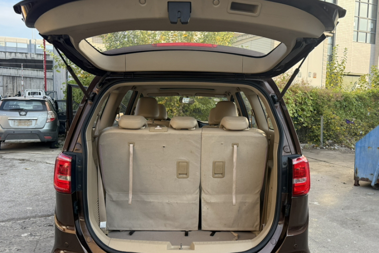 宝骏730 2016款 1.8L iAMT豪华型 7座中控内饰7004