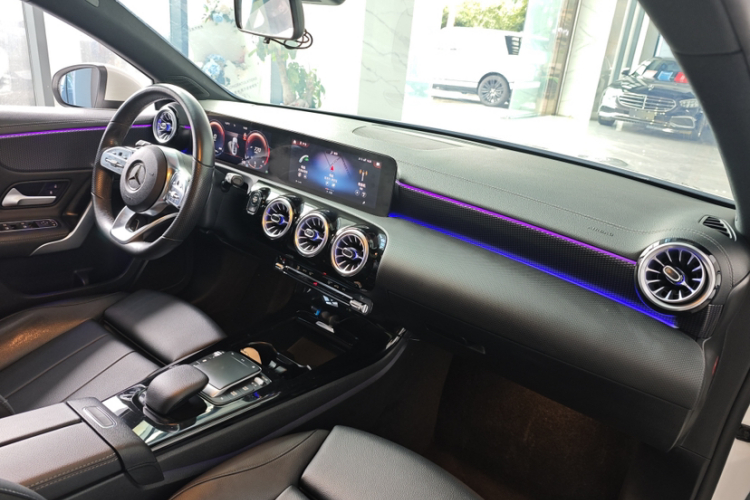 奔驰A级 2022款 改款 A 200 L 运动轿车时尚型中控内饰7008