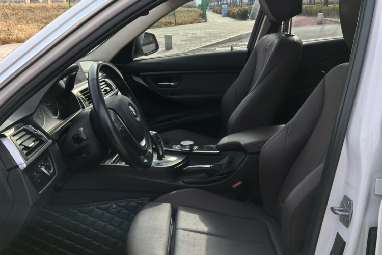 宝马3系 2019款 320Li 时尚型中控内饰7002