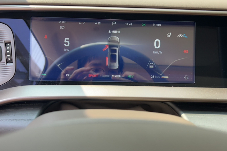 腾势D9 2022款 DM-i 970 四驱旗舰型中控内饰15