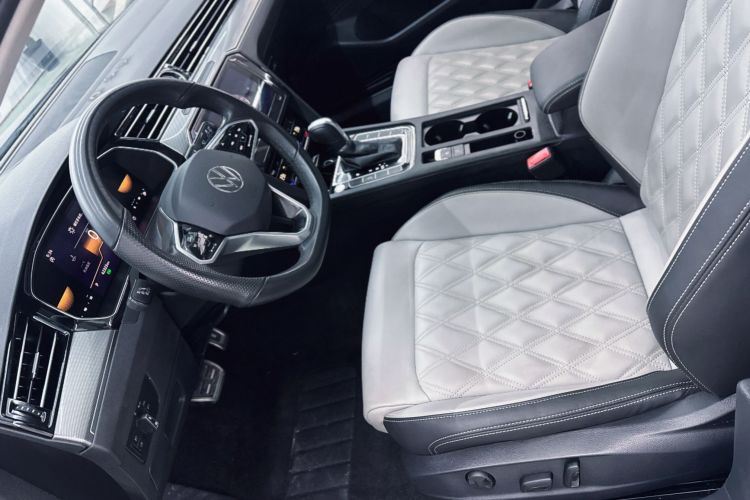 大众 迈腾 2023款 200万辆纪念版 330TSI DSG领先型中控内饰7005