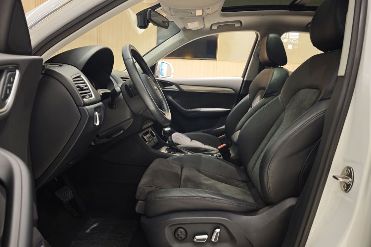 奥迪Q3 2018款 30周年年型 35 TFSI 运动型中控内饰7004