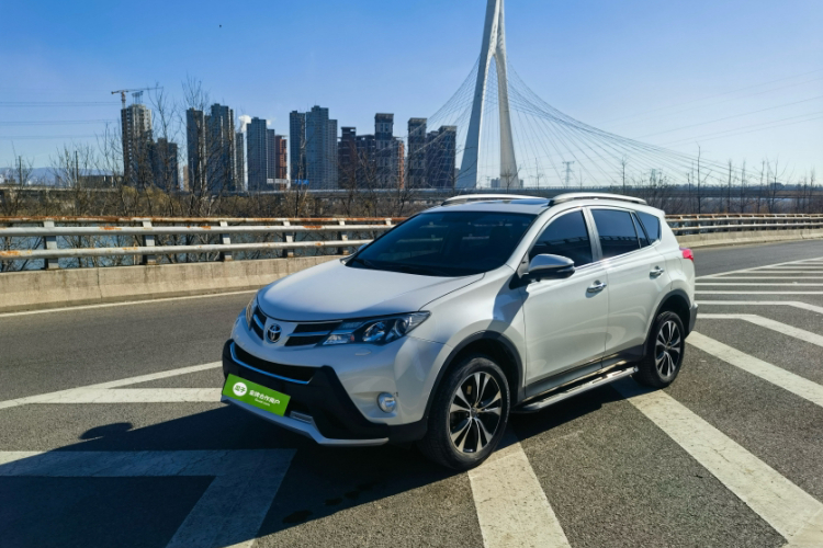 丰田 RAV4荣放 2015款 2.5L 自动四驱精英版局部细节36