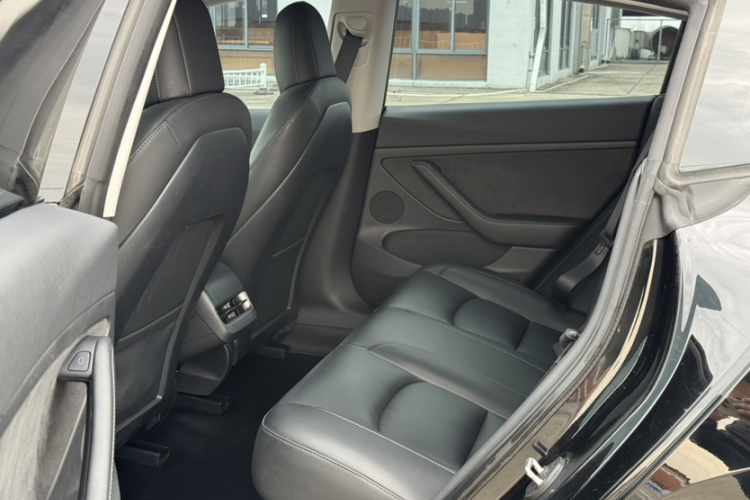 特斯拉 Model 3 2022款 后轮驱动版中控内饰7004