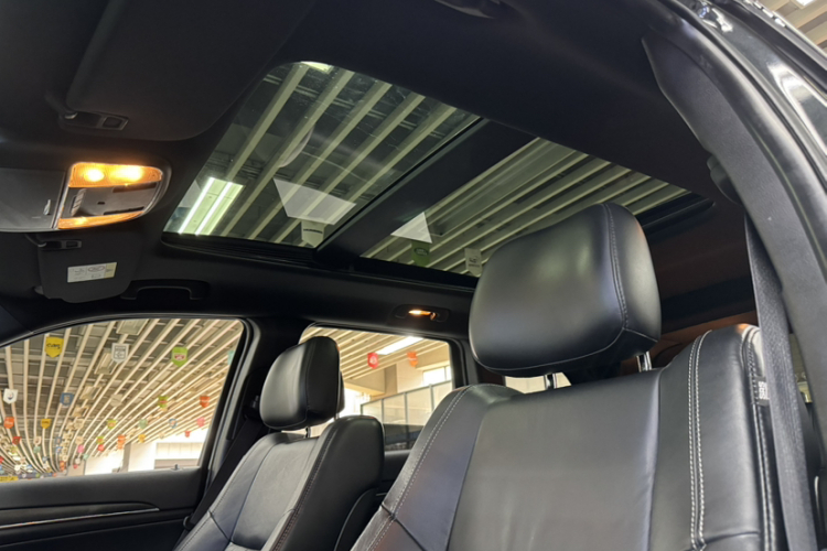 Jeep 大切诺基(进口) 2014款 3.0TD 柴油 舒享导航版局部细节22