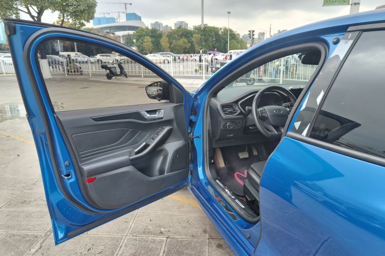 福特 福克斯 2021款 三厢 EcoBoost 180 自动ST Line中控内饰7009