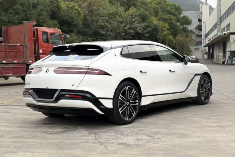 腾势Z9GT 2024款 1100四驱Ultra版车身外观6003