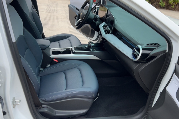 雪佛兰 科鲁泽 2024款 1.5L 双离合悦享版中控内饰7001