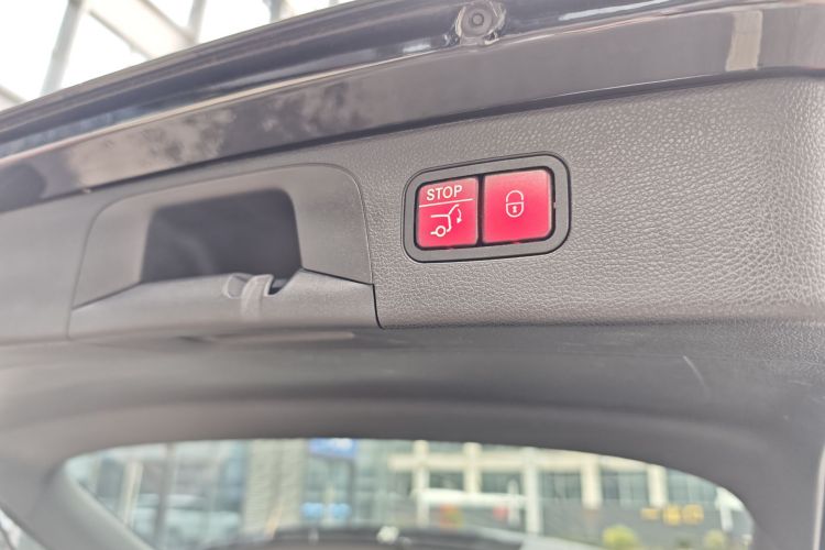 奔驰GLC 2019款 GLC 260 L 4MATIC 动感型中控内饰7010